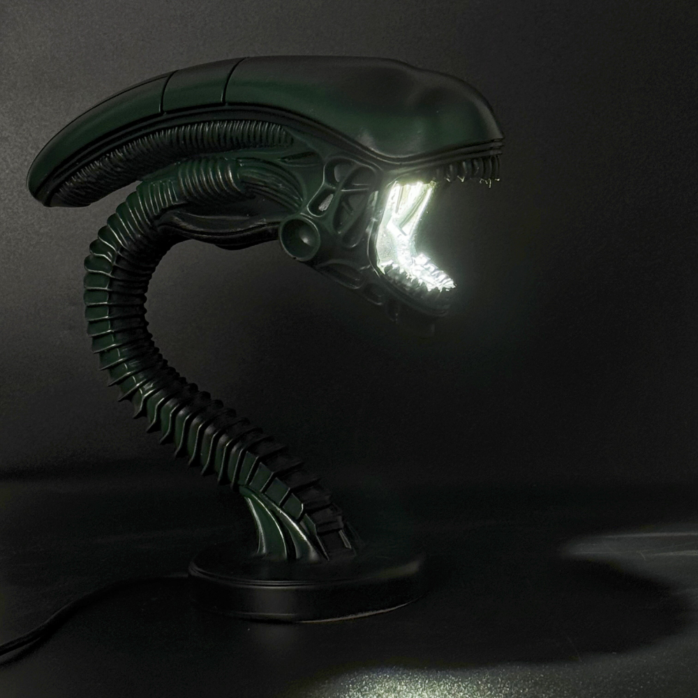 Alien Predator Lamp