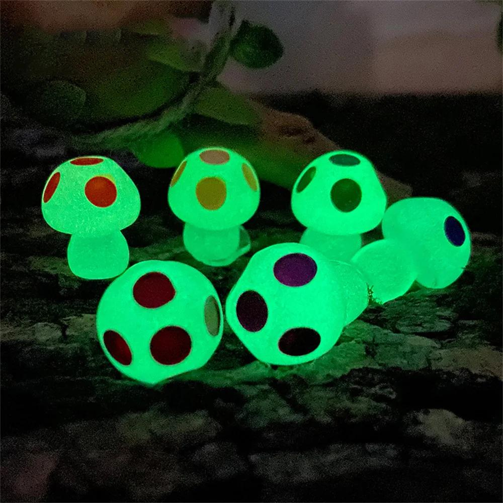 Glowing Mushroom Decor (8 pcs)