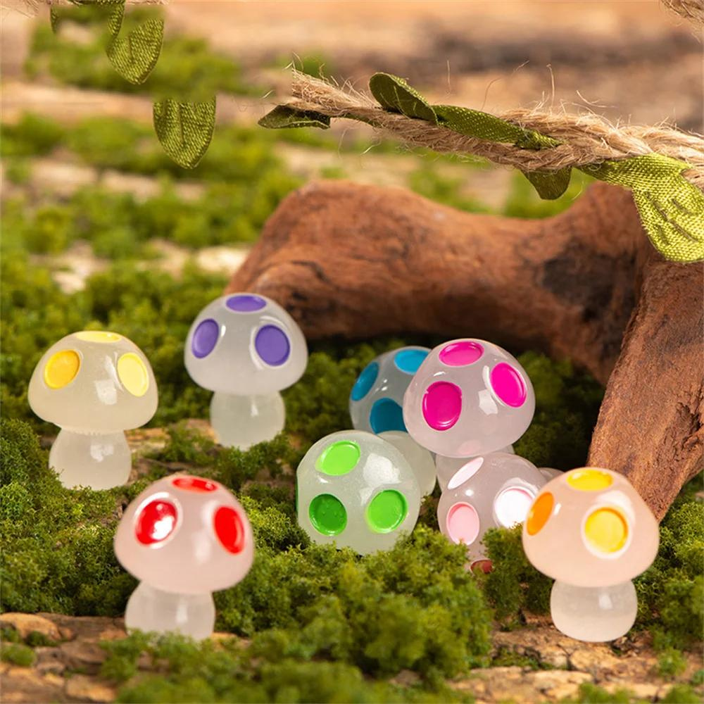 Glowing Mushroom Decor (8 pcs)